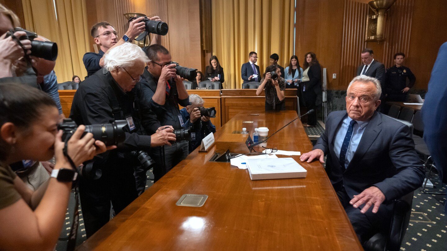 rfk.-jr’s-family-members-say-he-is-a-‘threat’-to-americans’-health-and-call-for-his-resignation