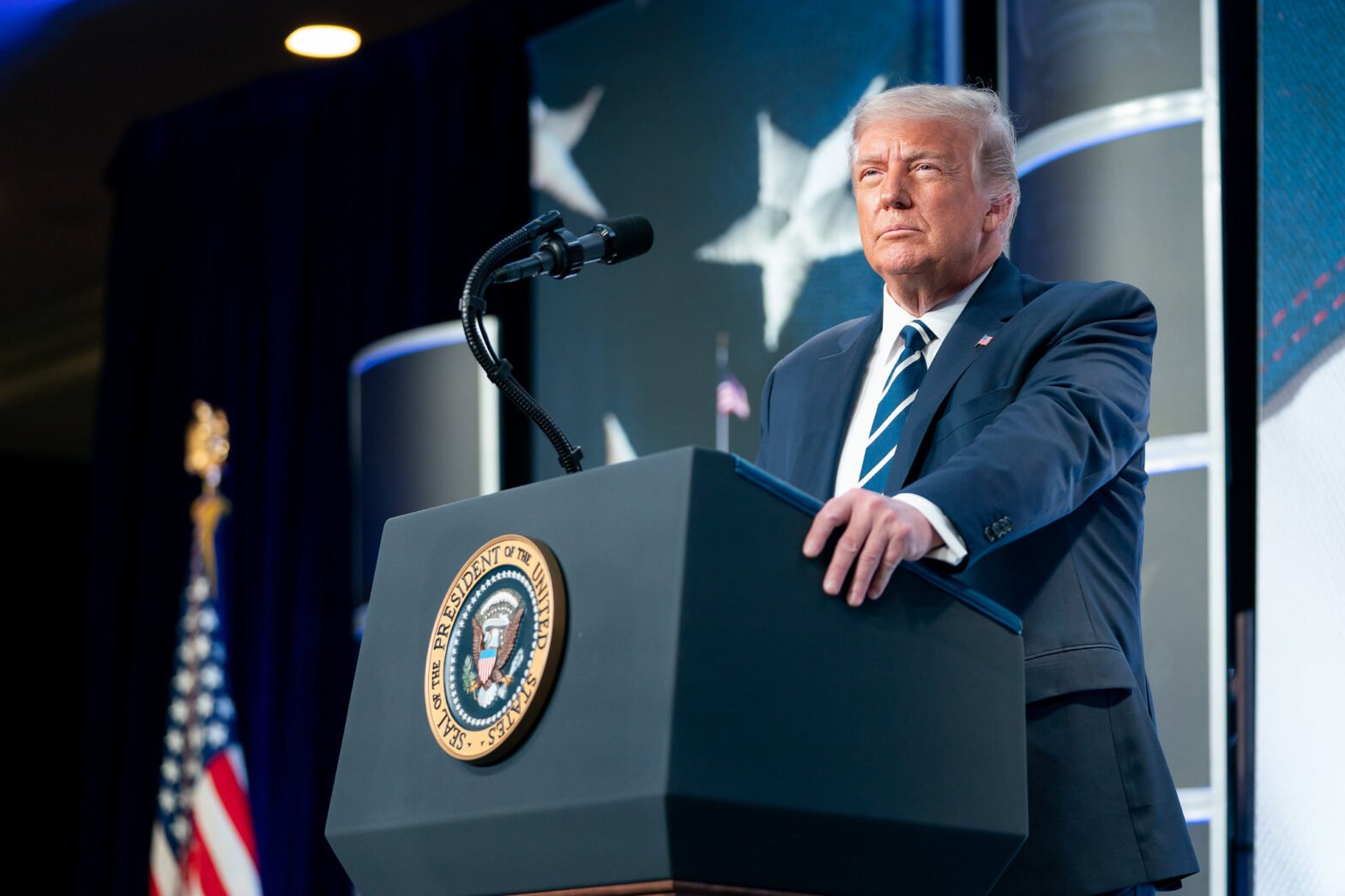 president-donald-trump-just-made-stock-market-history-by-doing-something-no-other-president-has-in-75-years