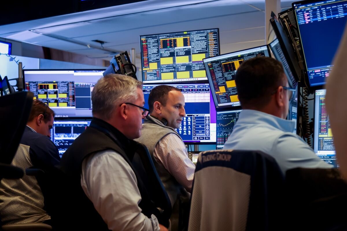 traders-brush-off-inflation-risk-as-they-bet-on-smooth-rate-path