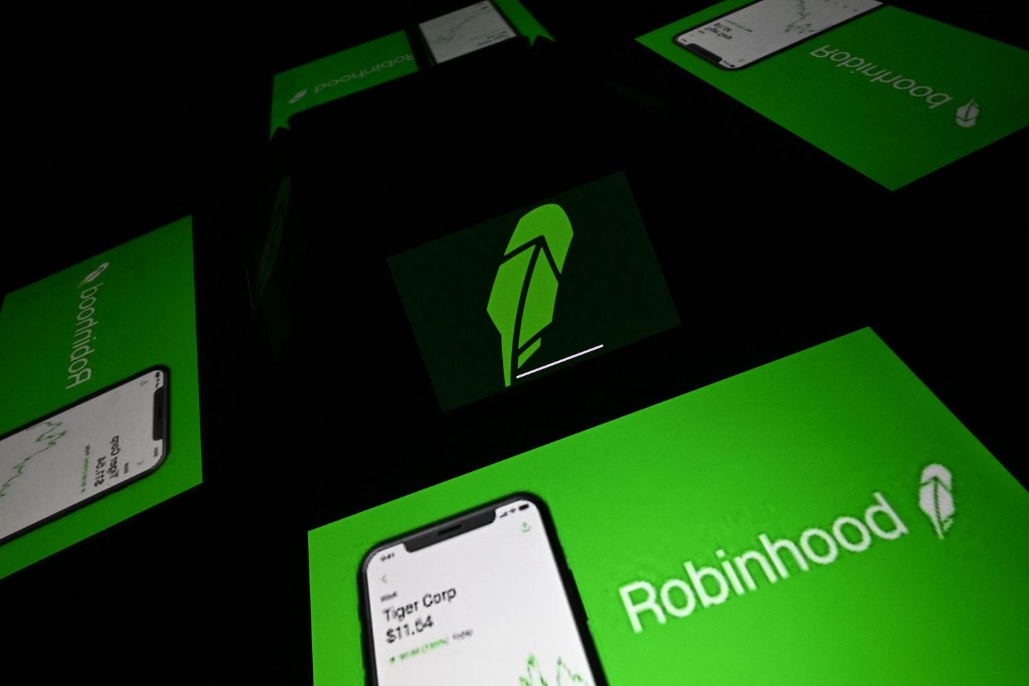 robinhood,-applovin,-and-emcor-stocks-trade-higher-on-news-of-s&p-500-inclusion