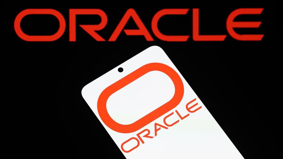 oracle-stock-jumps-on-outlook,-despite-earnings-miss