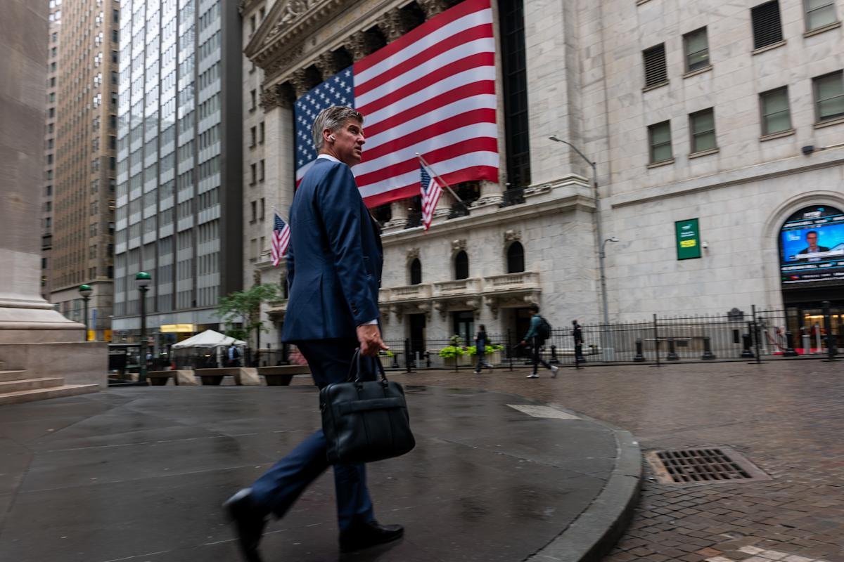 stock-market-today:-s&p-500,-nasdaq-notch-fresh-records-as-oracle-soars,-with-inflation-data-on-deck