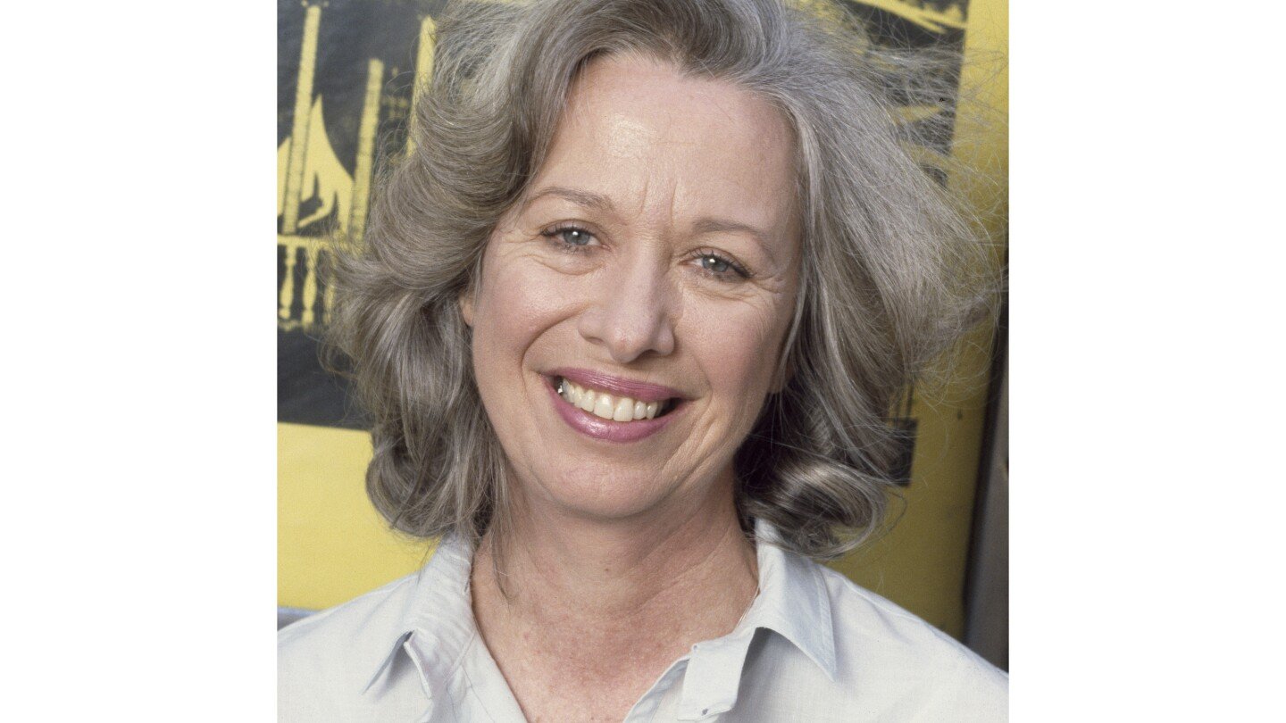 polly-holliday,-theater-star-famous-as-the-tart-waitress-flo-on-sitcom-‘alice,’-dies-at-88