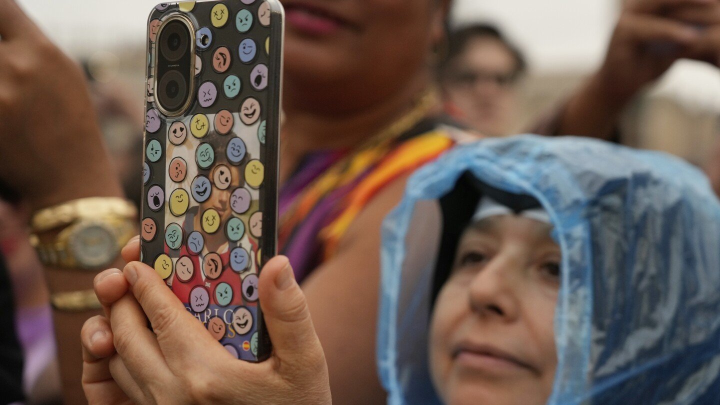 now-summer’s-over,-here’s-what-to-do-with-all-those-photos-on-your-camera-roll