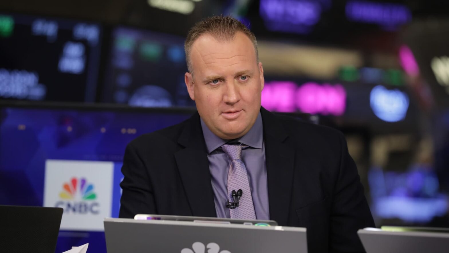 two-stocks-forming-bullish-chart-patterns-are-also-set-to-get-a-boost-from-thawing-housing-market