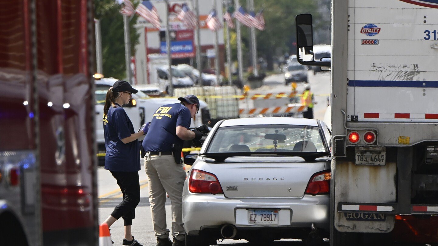 ice-officer-shoots,-kills-suspect-who-dragged-officer-with-car-near-chicago,-says-homeland-security