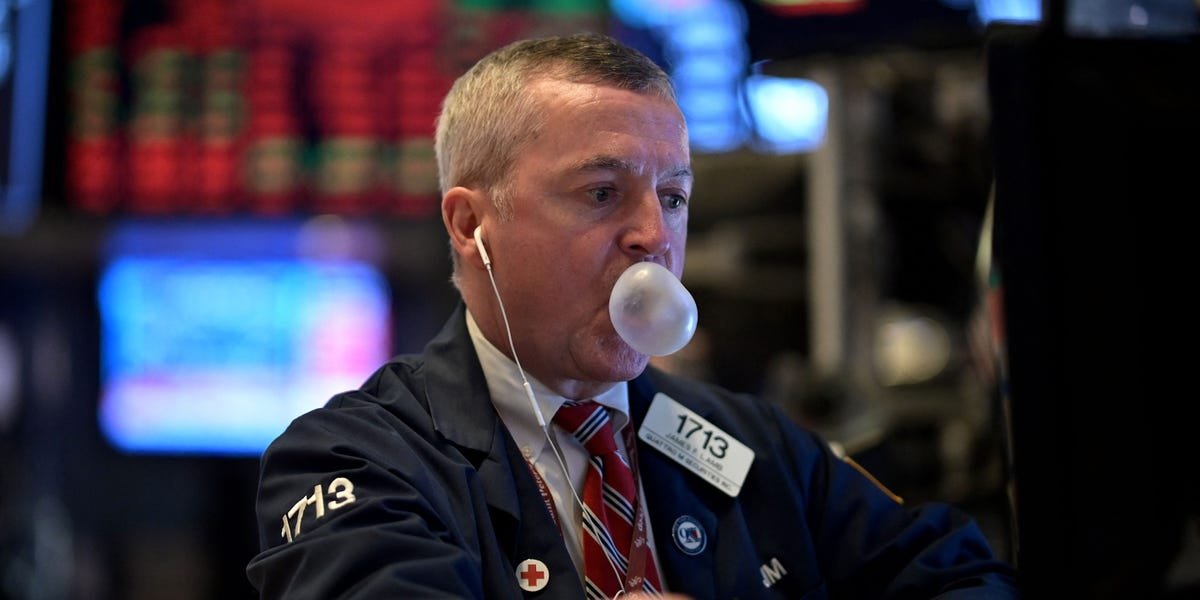 stock-market-crash:-famed-economist-warns-of-‘gigantic-price-bubble’