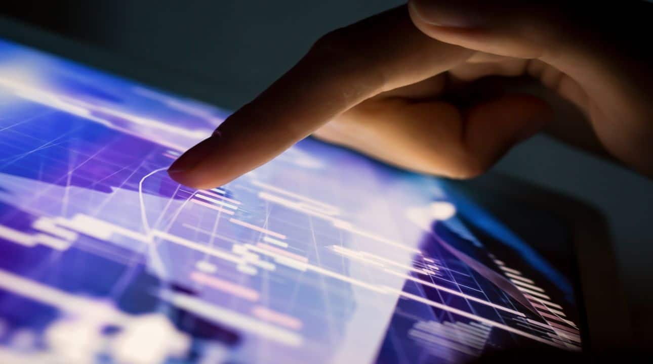 stock-market-live-updates:-nifty-at-25,100,-sensex-flat;-auto,-it-drag,-smallcaps,-realty-shine