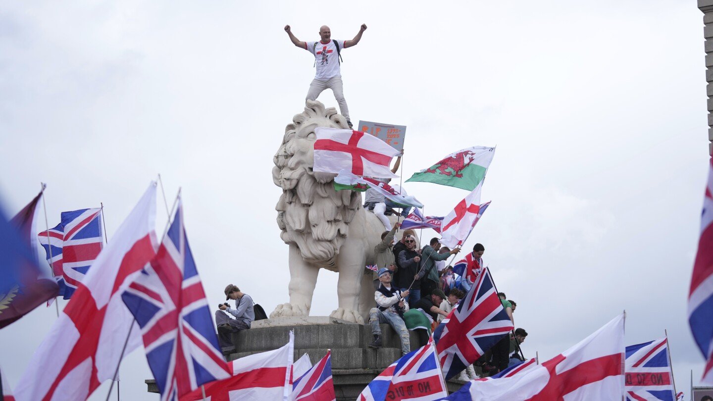 british-politicians-condemn-elon-musk’s-comments-at-anti-migrant-rally