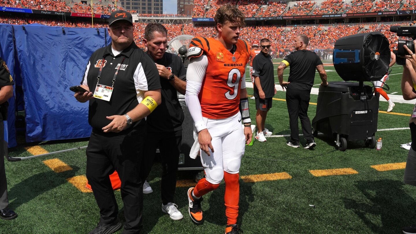 bengals-qb-joe-burrow-leaves-game-with-left-ankle-injury-during-2nd-quarter-against-jaguars