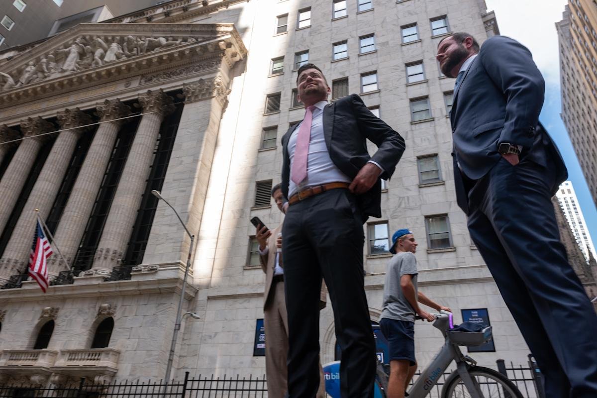 stock-market-today:-dow,-s&p-500,-nasdaq-futures-slip-with-senate-set-to-confirm-trump’s-fed-pick-miran