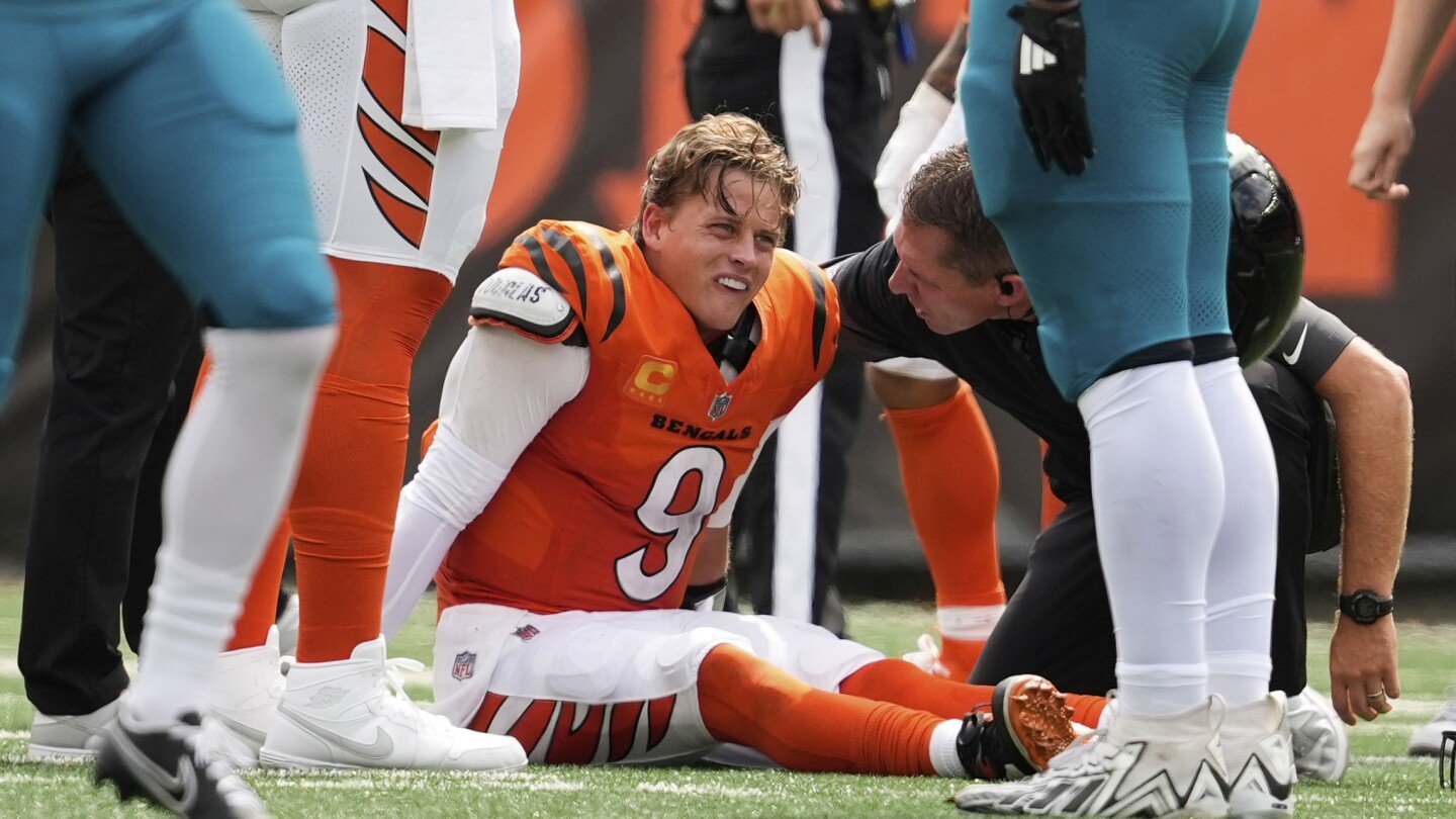 bengals-qb-joe-burrow-to-have-surgery-on-left-toe-and-miss-3-months,-ap-source-says