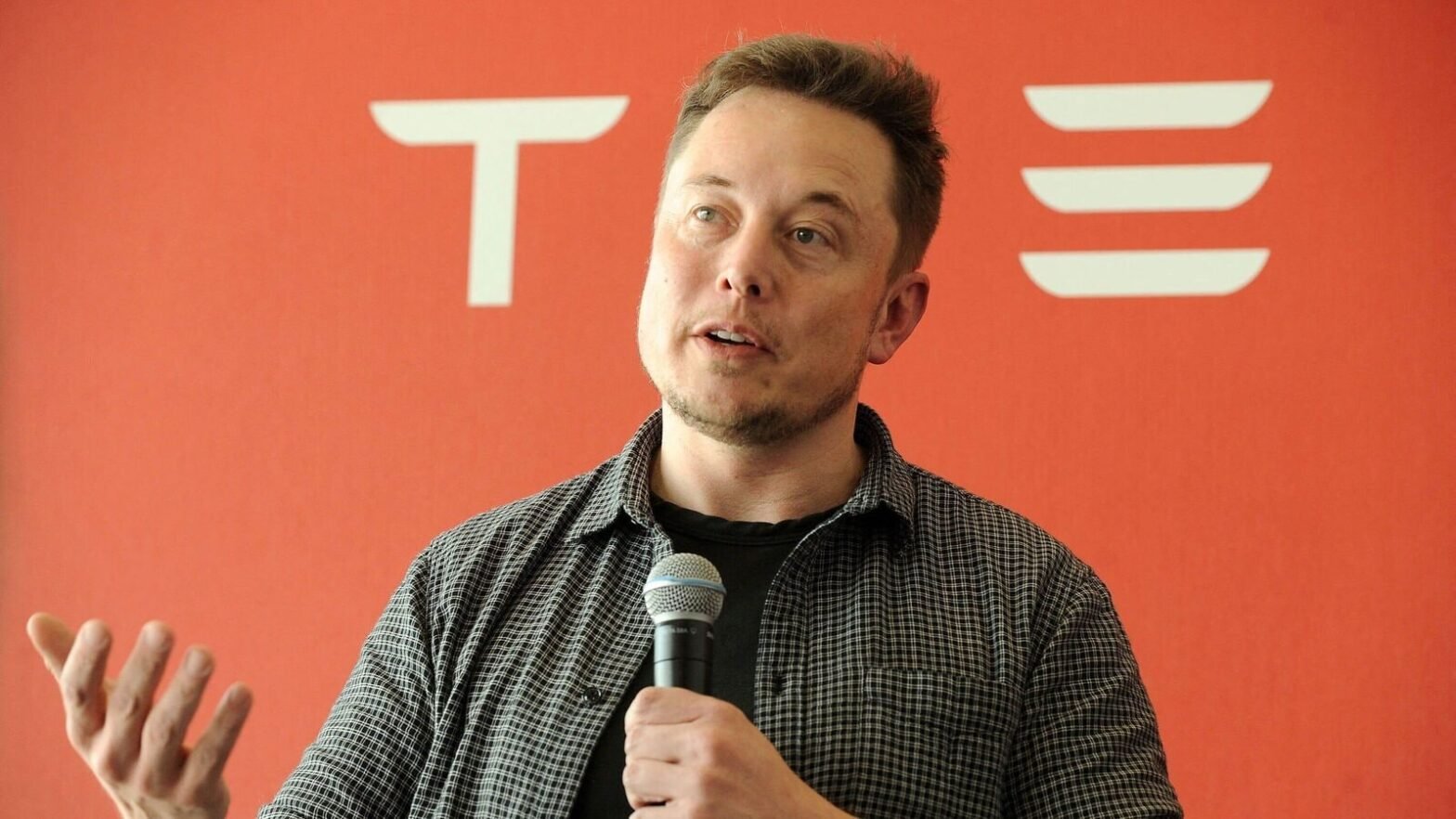 tesla-share-price-jumps-as-elon-musk-buys-over-2.5-million-shares-worth-$1-billion