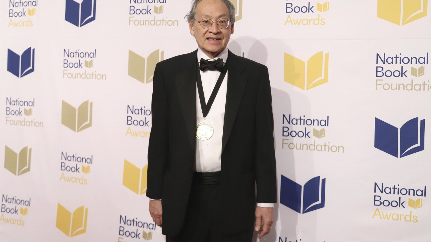 arthur-sze-is-appointed-us-poet-laureate-as-the-library-of-congress-faces-challenges