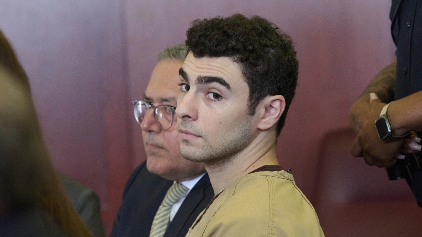 luigi-mangione-due-in-court-amid-double-jeopardy-fight-in-unitedhealthcare-ceo’s-killing