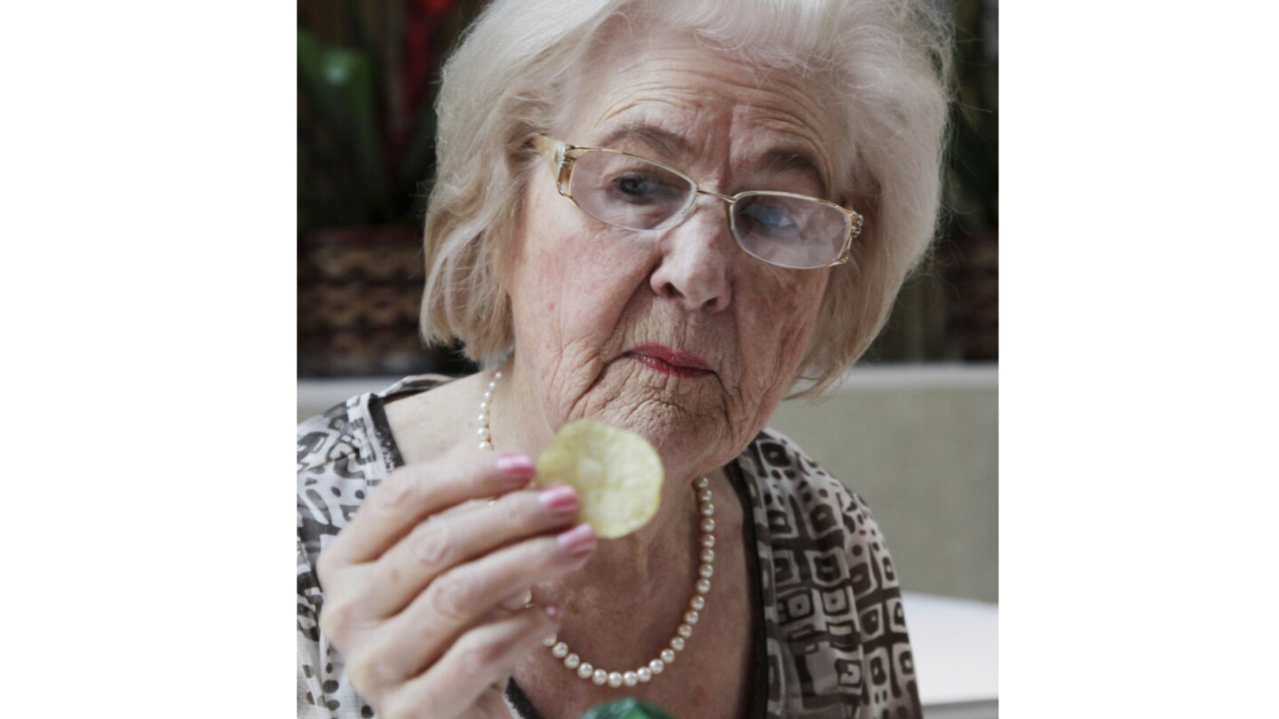 north-dakota-newspaper-columnist-whose-olive-garden-review-went-viral-dies-at-99