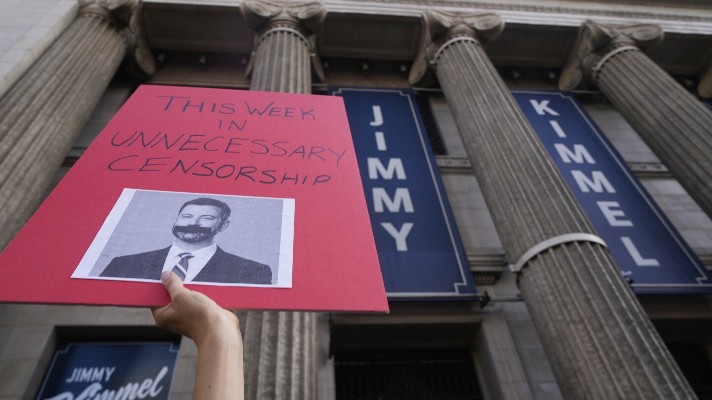 jon-stewart-to-host-‘the-daily-show’-in-rare-mid-week-appearance-a-day-after-kimmel-suspension