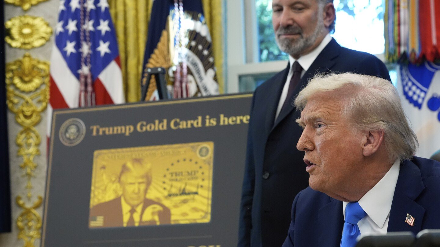 trump-to-sign-proclamation-imposing-$100k-fee-for-h-1b-visa-applications,-white-house-official-says