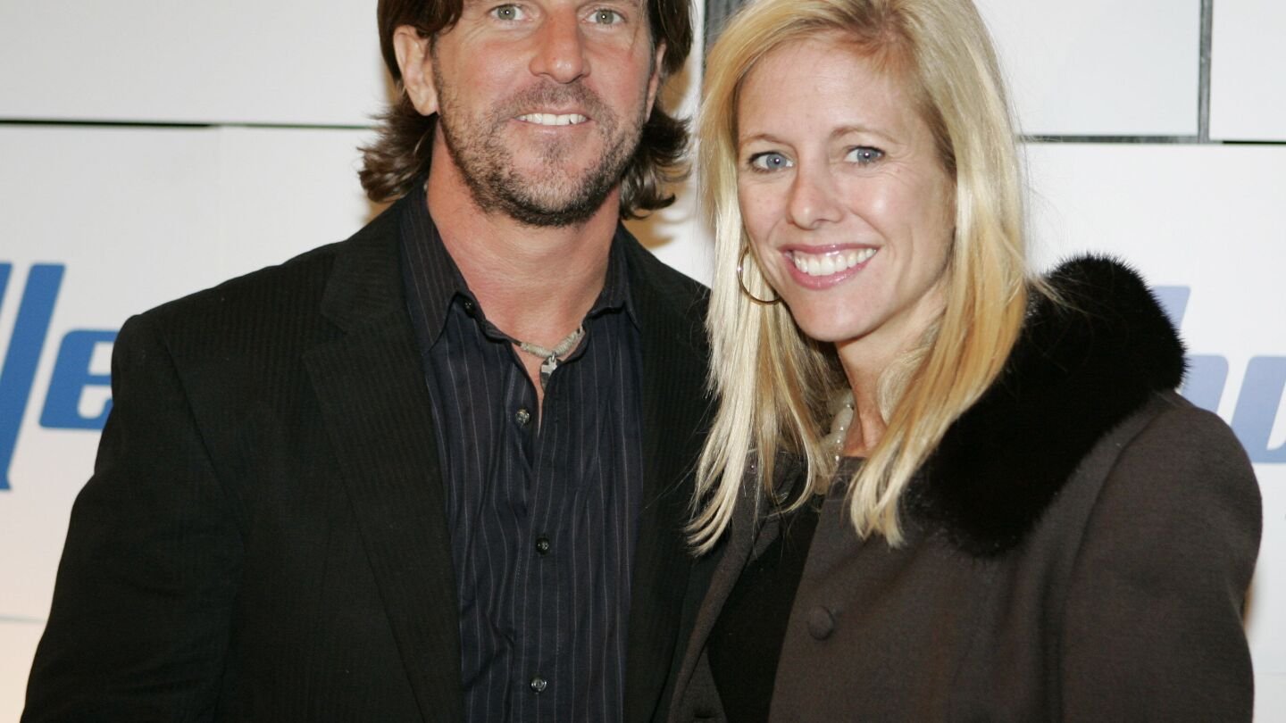 grammy-winning-songwriter-brett-james-who-co-wrote-‘jesus,-take-the-wheel’-dies-in-plane-crash