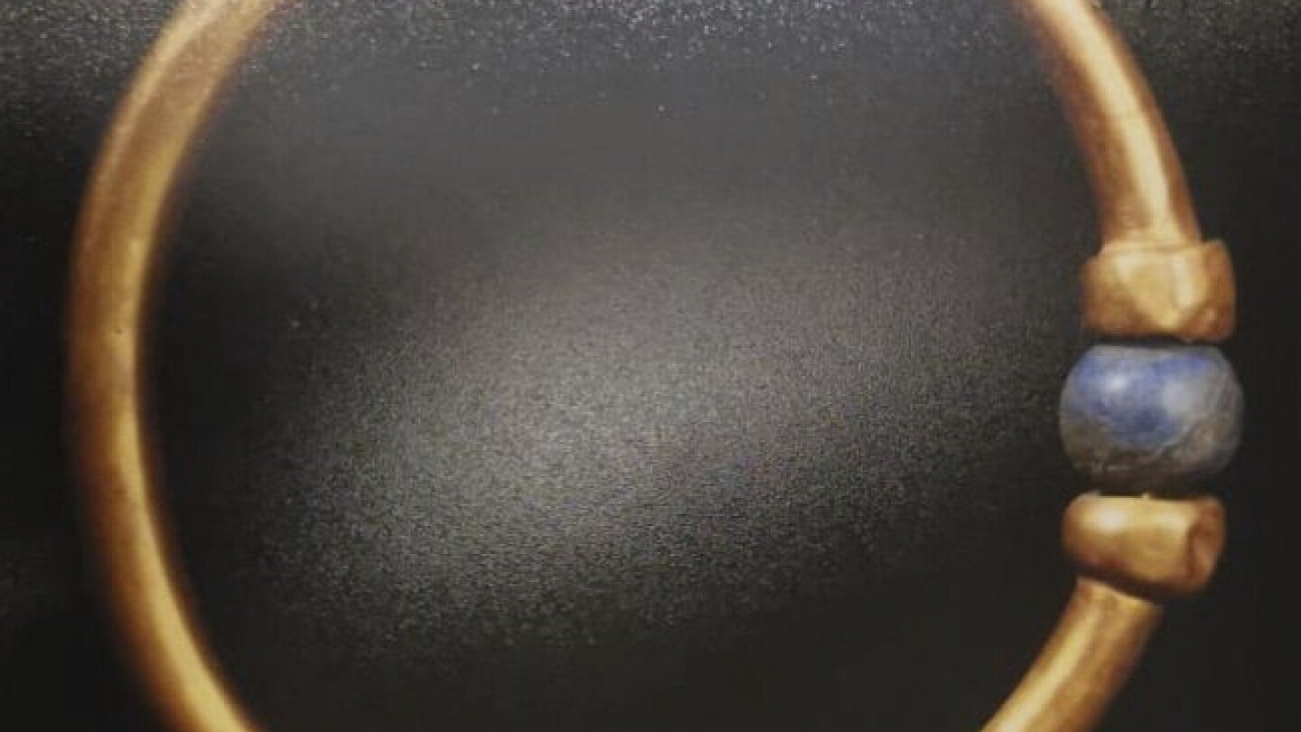 egyptians-outraged-after-ancient-pharaoh’s-bracelet-was-stolen-from-cairo-museum-and-melted-down