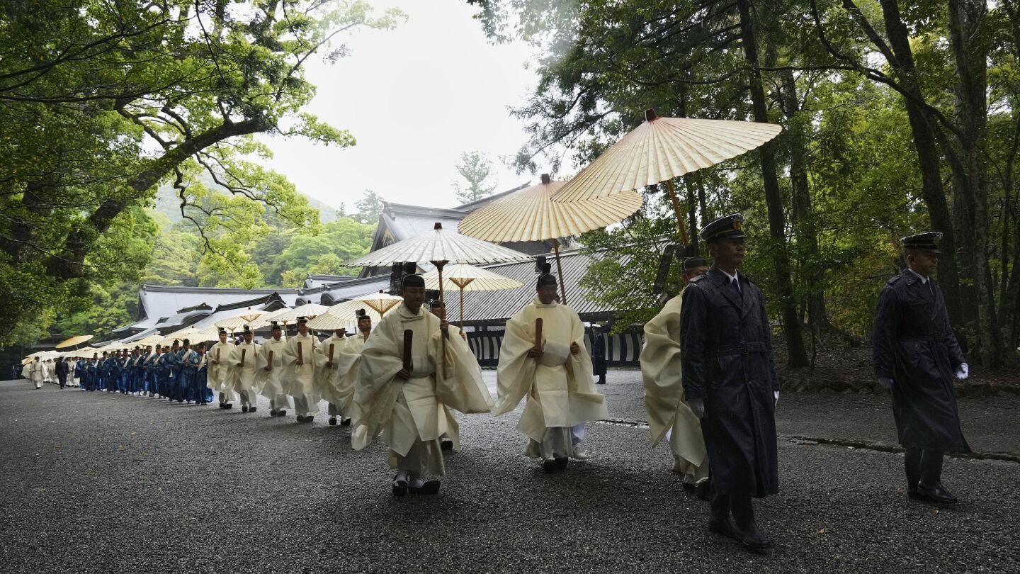 japan’s-most-sacred-shinto-shrine-has-been-rebuilt-every-20-years-for-more-than-a-millennium