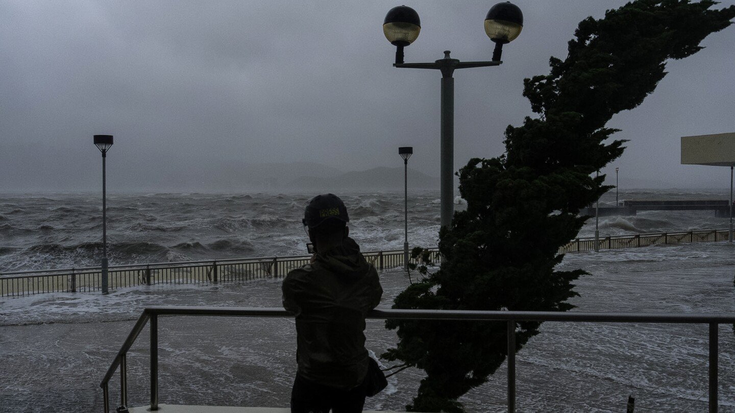 tifon-ragasa-azota-hong-kong-y-el-sur-de-china-con-intensas-lluvias-y-vientos