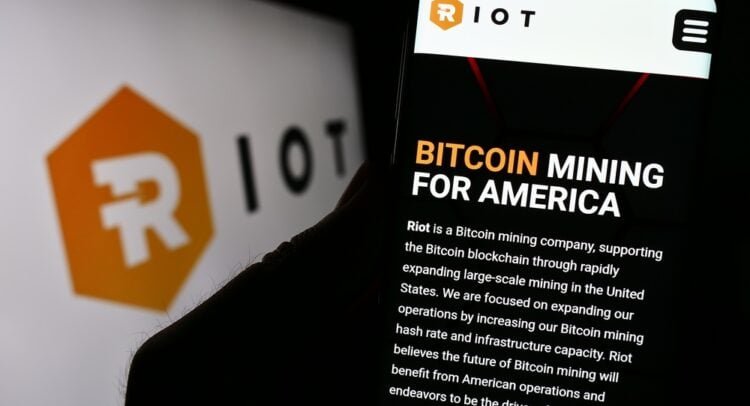 riot-platforms-stock-rallies-on-new-analyst-coverage