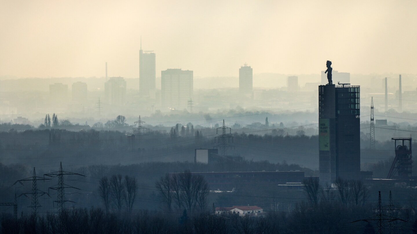 al-gore’s-satellite-and-ai-system-is-now-tracking-sources-of-deadly-soot-pollution