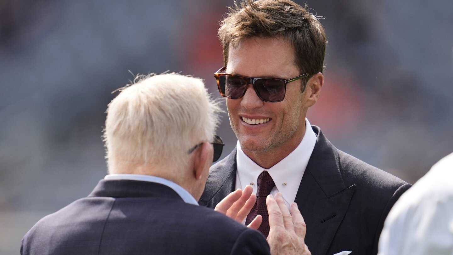 tom-brady-dismisses-conflict-of-interest-concerns,-calls-critics-‘paranoid-and-distrustful’