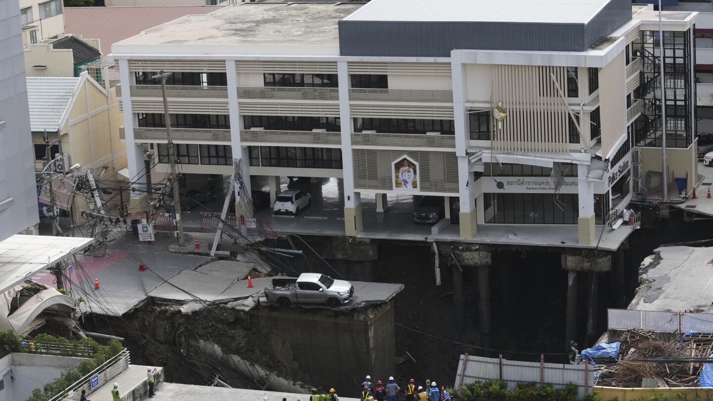 a-bangkok-road-collapse-creates-a-sinkhole-disrupting-traffic-and-prompting-evacuations