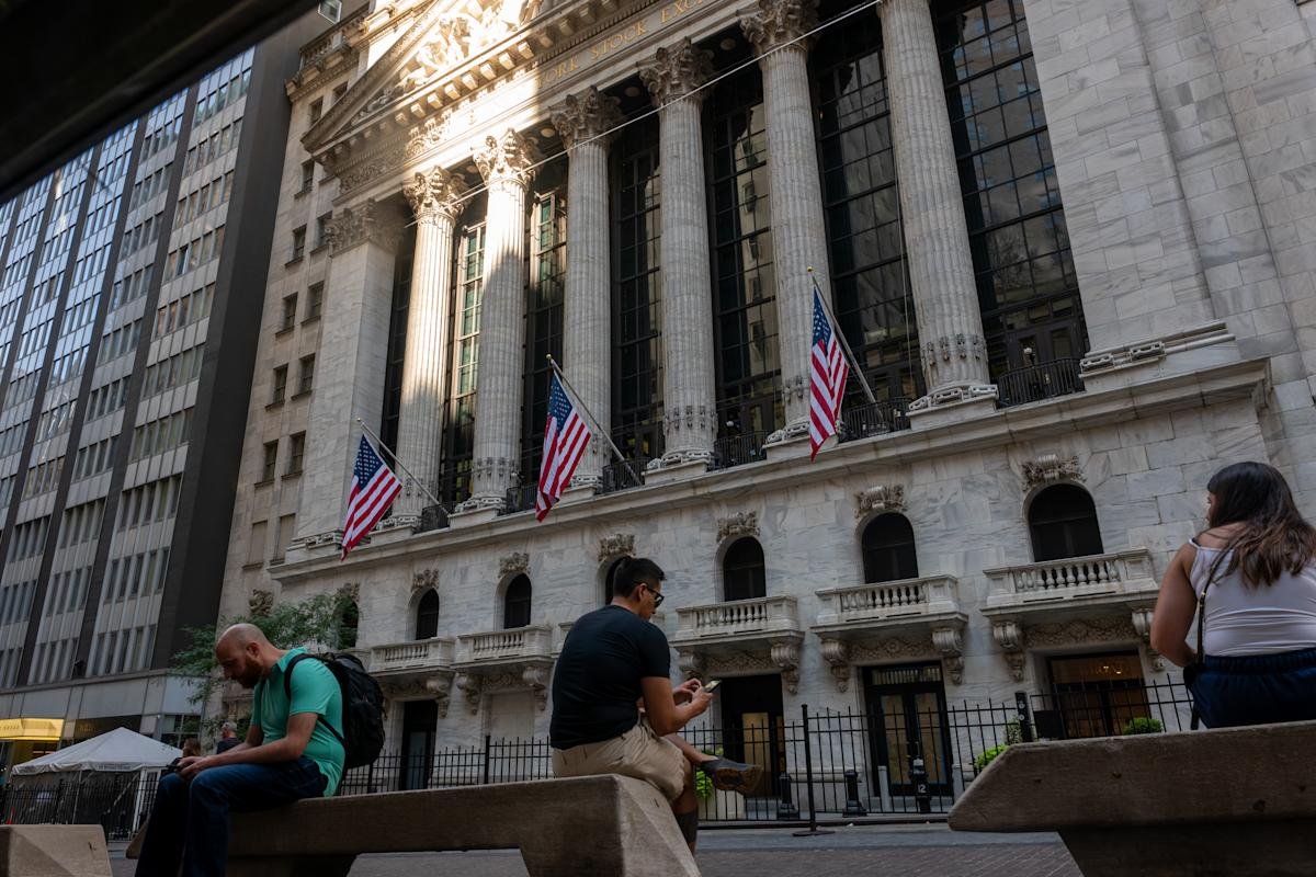 stock-market-today:-dow,-s&p-500,-nasdaq-futures-wobble-after-back-to-back-losses-with-jobs-data-on-deck