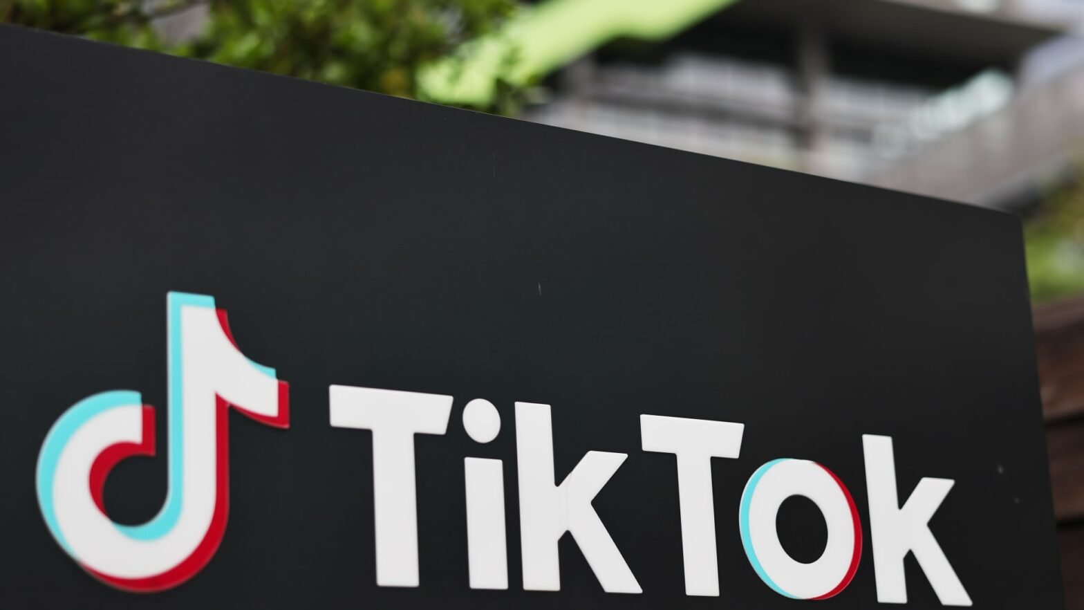 new-tariffs,-trump’s-tiktok-deal,-inflation-data-and-more-in-morning-squawk