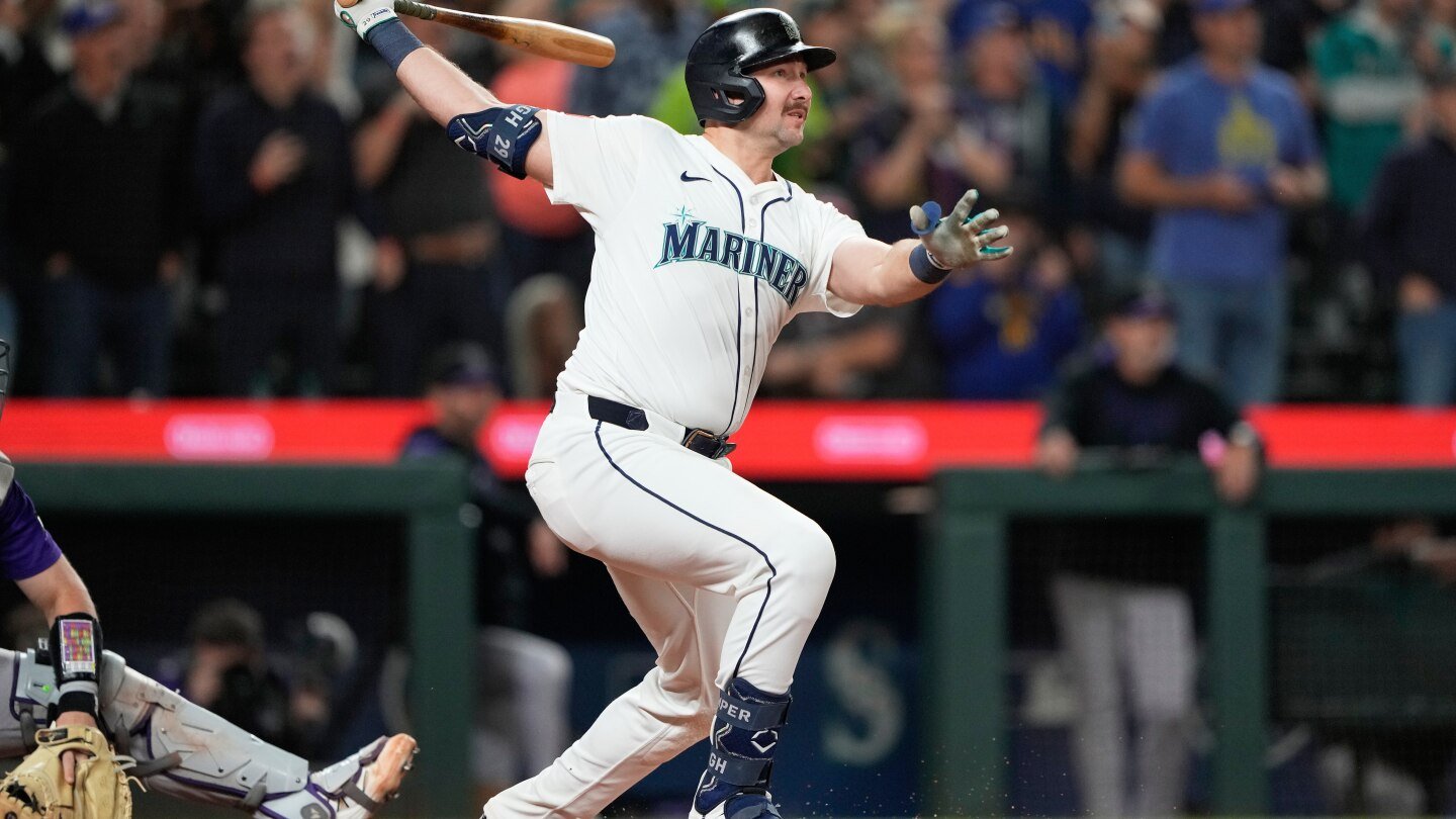 mariners-looking-for-fan-who-gave-away-cal-raleigh’s-60th-home-run-ball-to-child