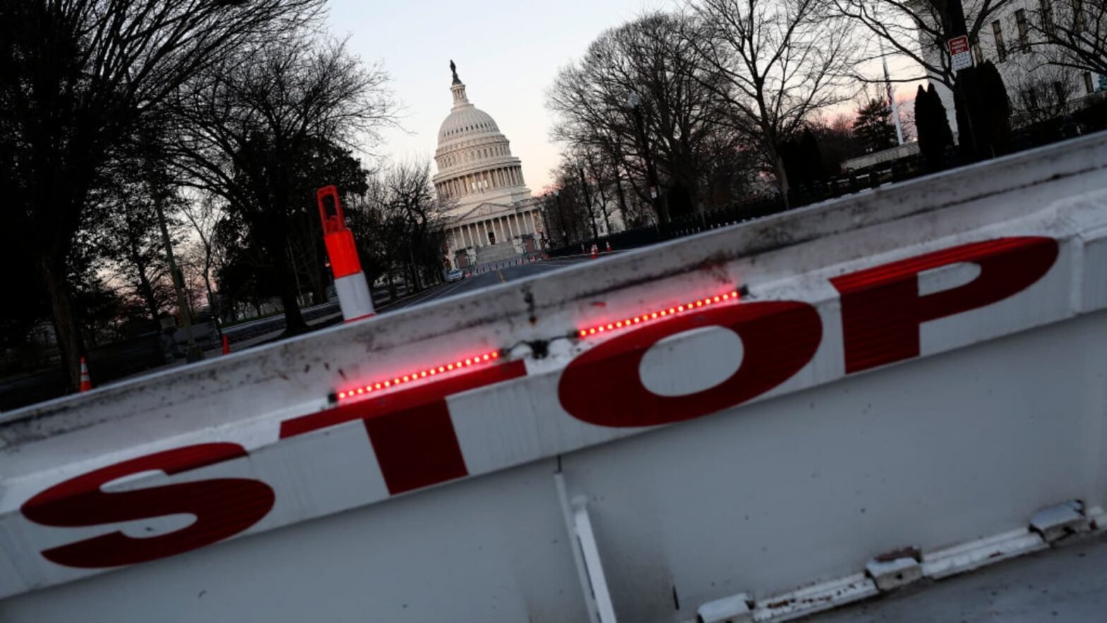 how-does-the-us.-stock-market-typically-react-to-a-government-shutdown?