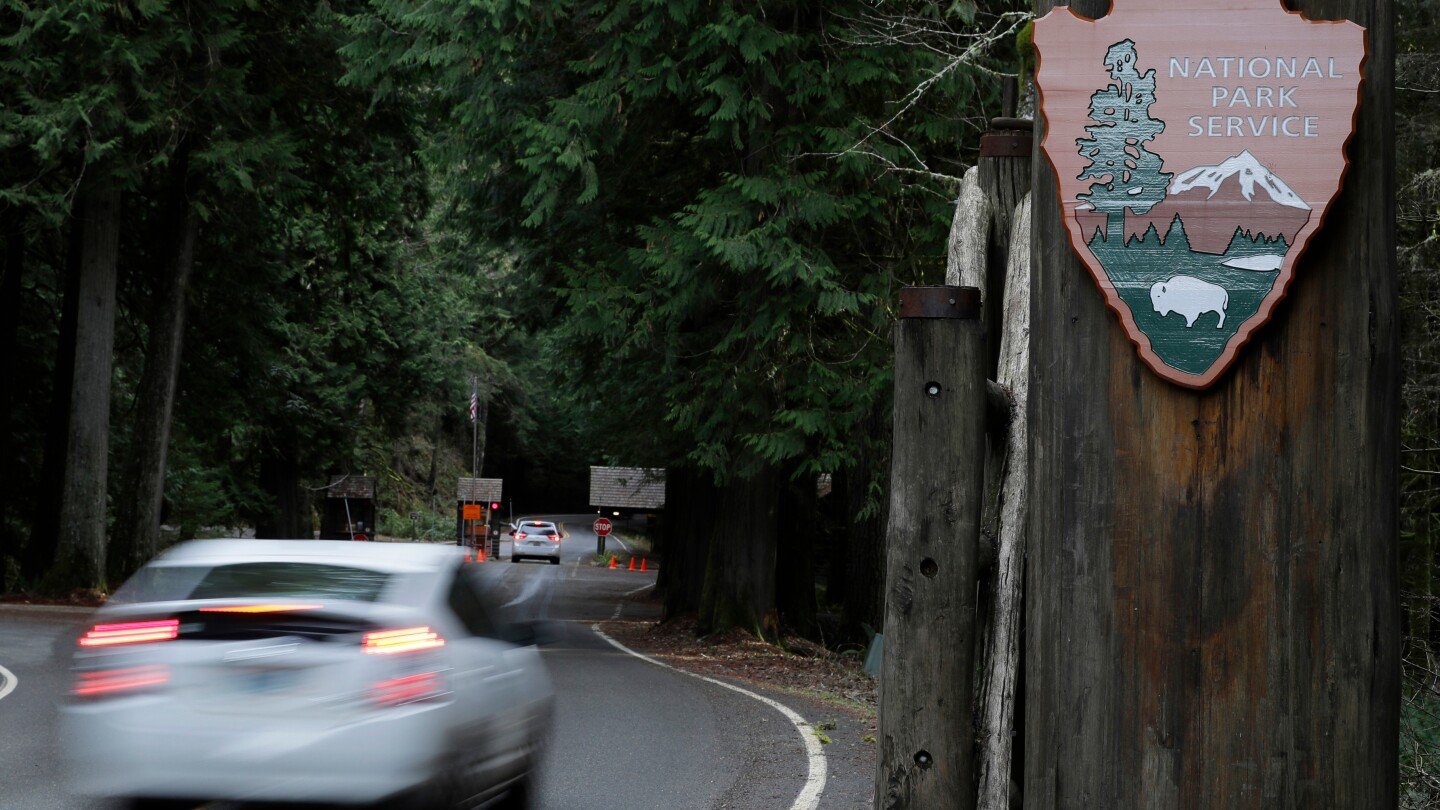 former-national-park-superintendents-urge-trump-administration-to-close-parks-in-case-of-shutdown
