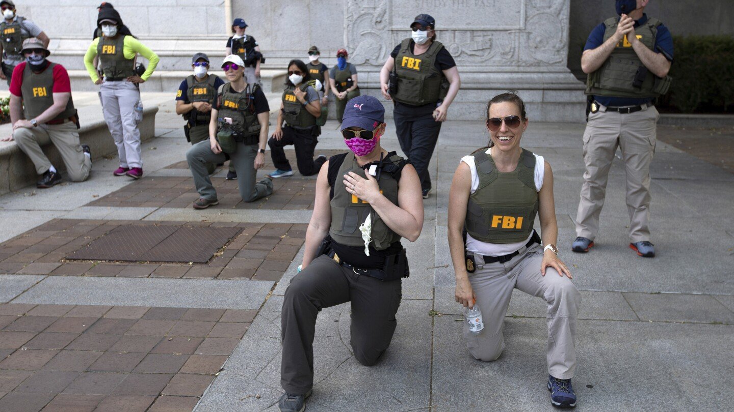 fbi-fires-agents-photographed-kneeling-during-2020-racial-justice-protest,-ap-sources-say