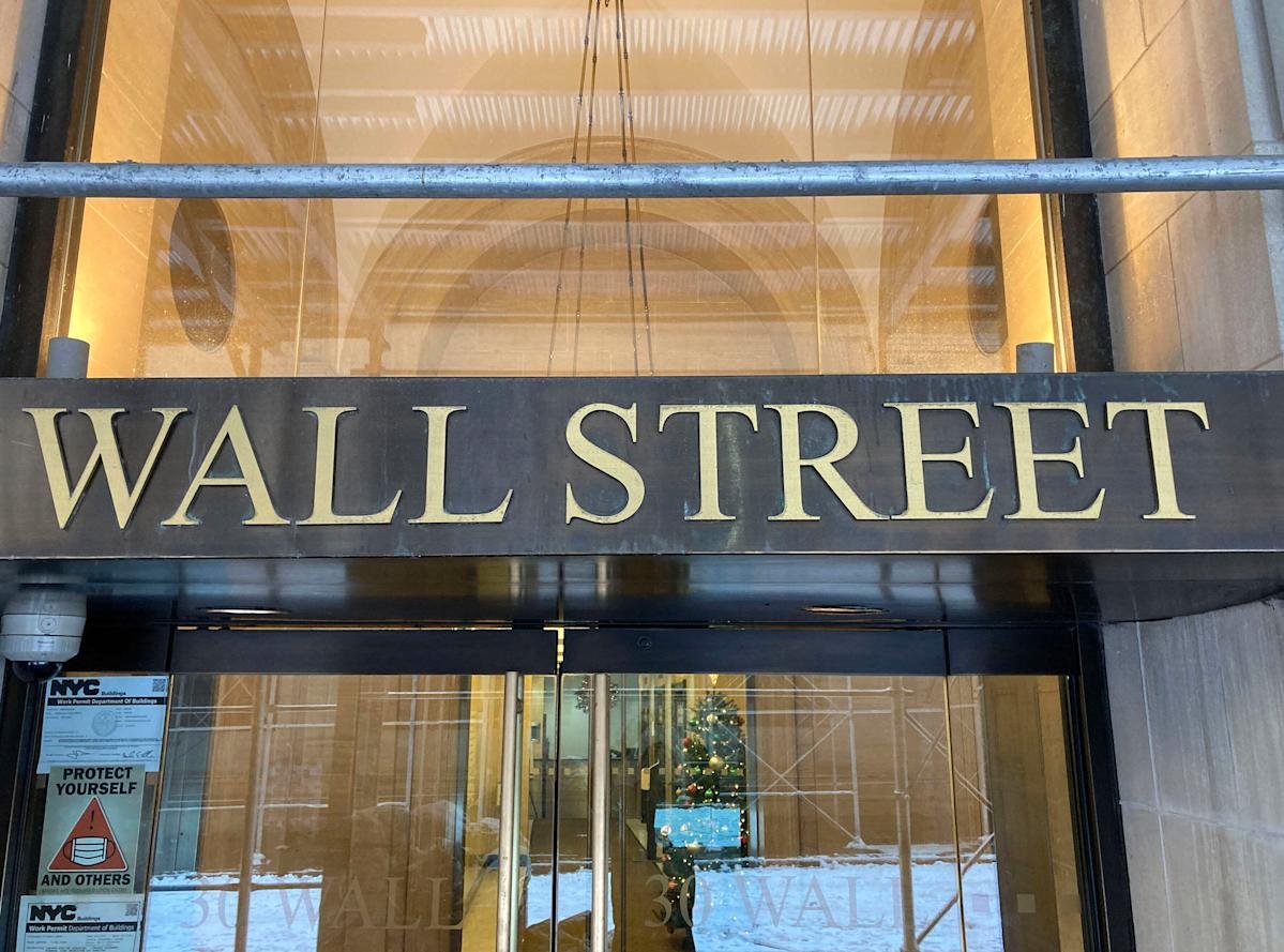 stock-market-today:-dow,-s&p-500,-nasdaq-futures-edge-up-with-government-shutdown-in-focus