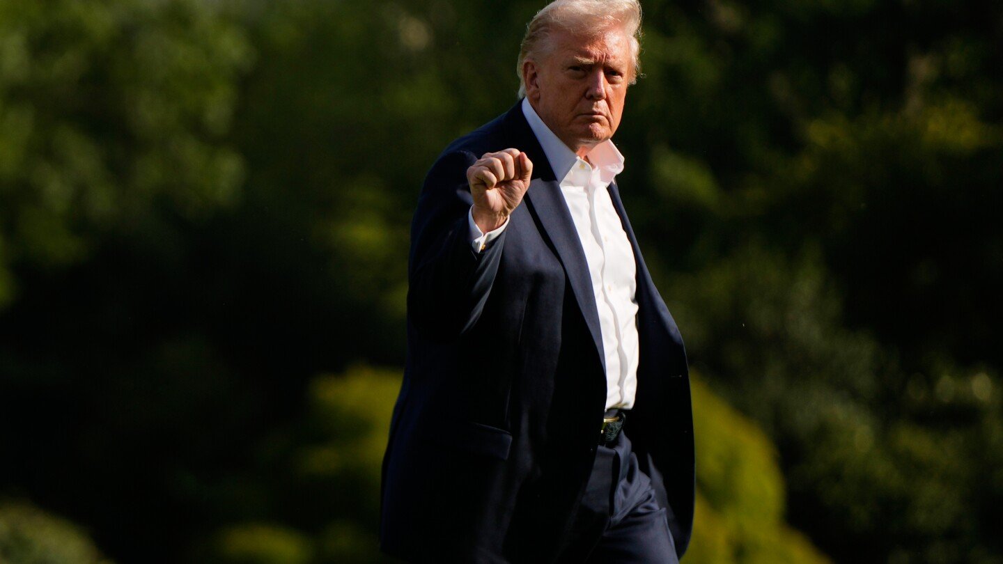 trump-will-speak-at-a-hastily-called-meeting-of-top-military-leaders,-ap-source-says