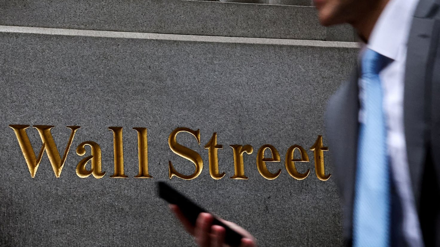 us.-economy-red-flag:-this-economist-warns-of-possible-stock-market-meltdown