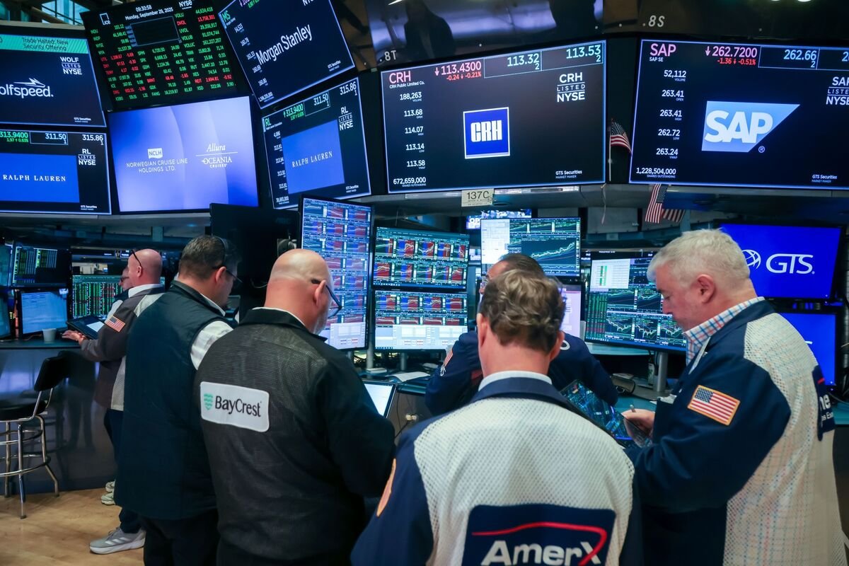 investors-pocket-gains-from-bets-on-risky-corner-of-stock-market