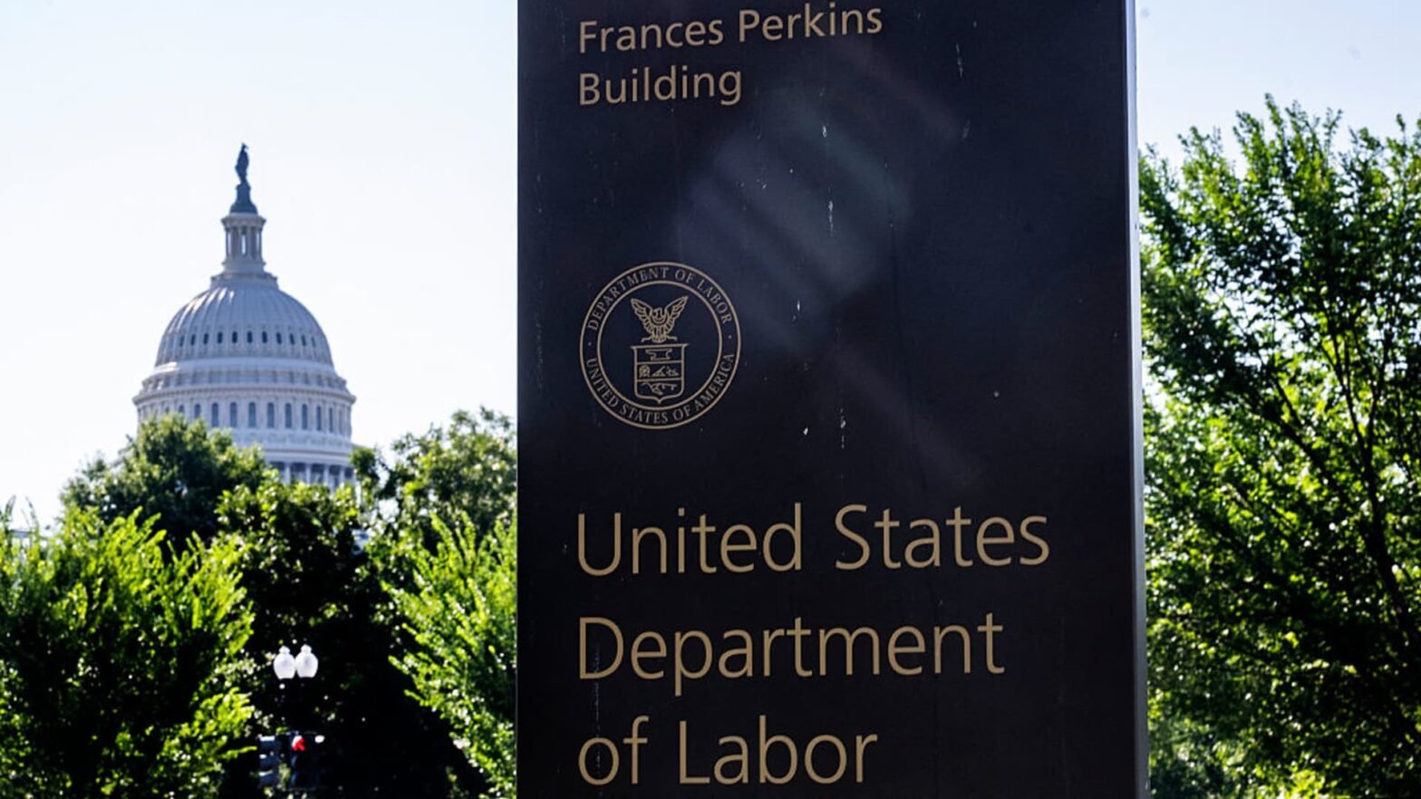 shutdown-repercussions,-openai’s-shopping-chatbot,-coach-coffee-shops-and-more-in-morning-squawk