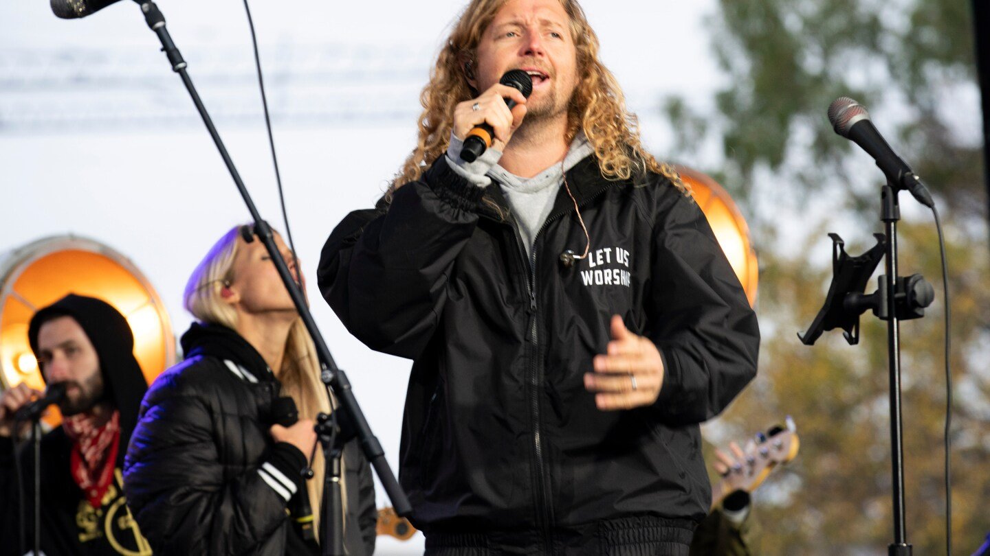 worship-leader-sean-feucht-mismanaged-millions-in-ministry-funds,-former-associates-say