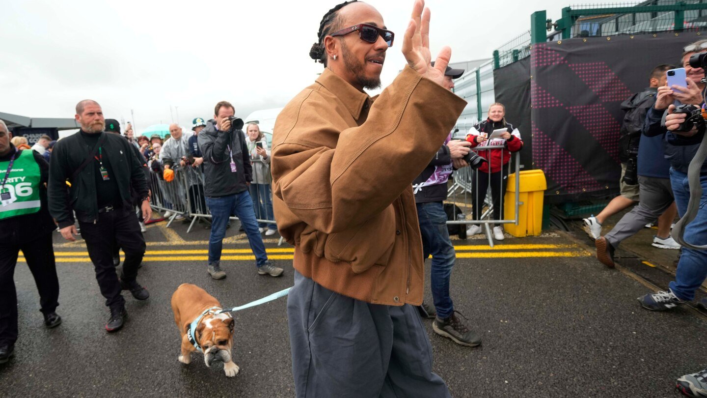 lewis-hamilton-says-the-death-of-his-dog-roscoe-is-‘one-of-the-most-painful-experiences’