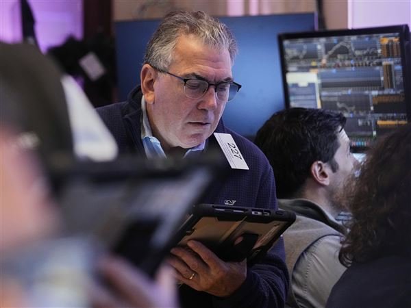 wall-street-coasts-toward-the-end-of-another-winning-month