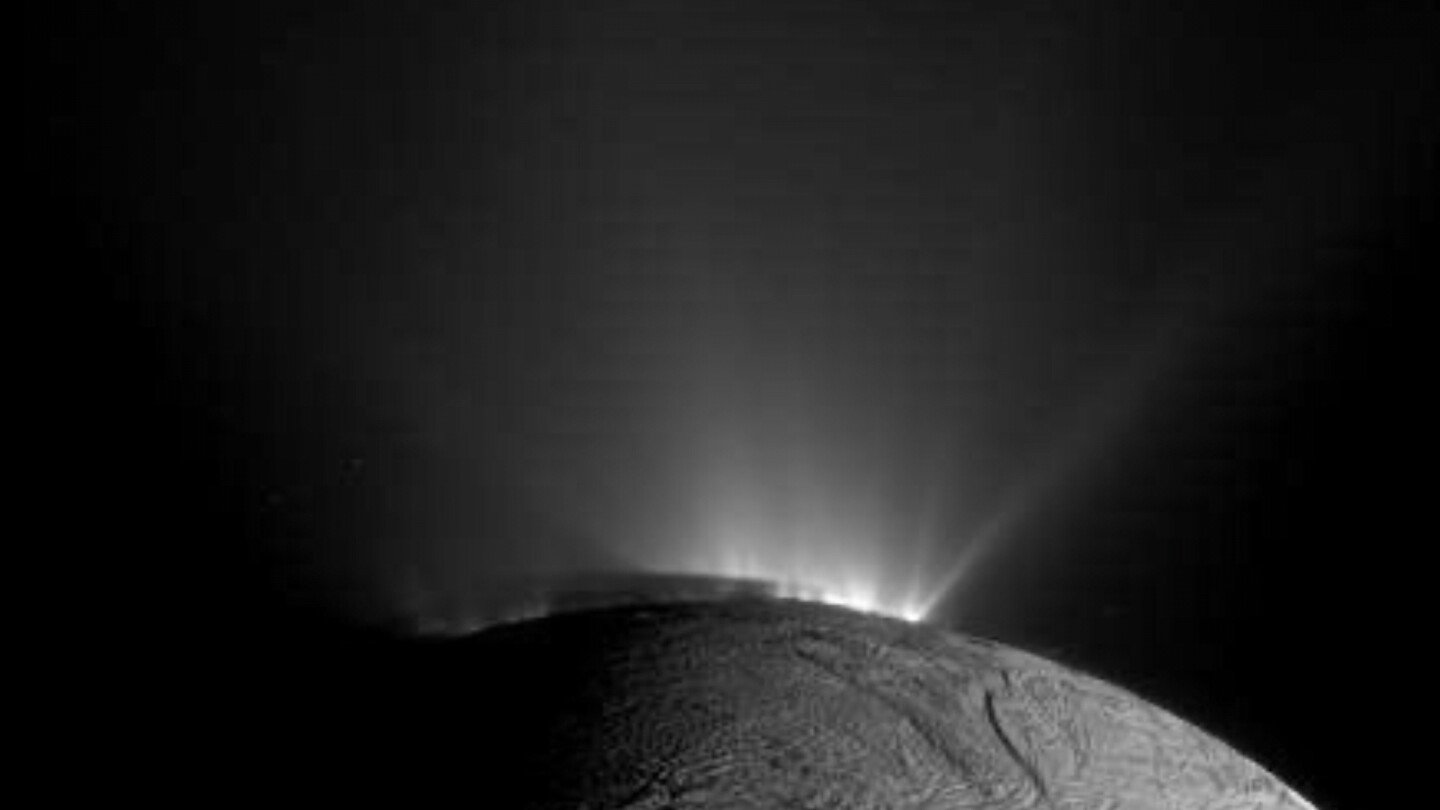 new-study-adds-to-the-possibility-of-favorable-conditions-for-life-at-saturn’s-moon-enceladus