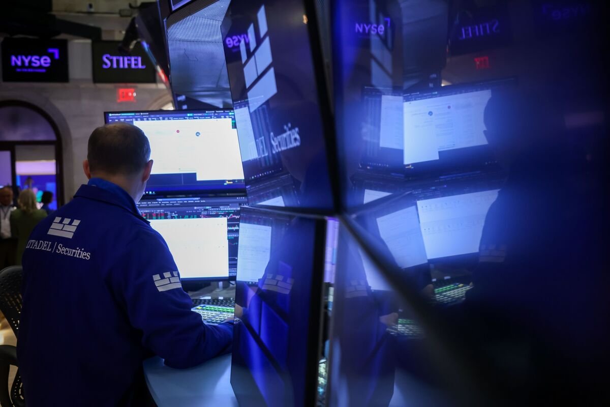 stocks-hit-record-as-traders-shrug-off-us-shutdown:-markets-wrap