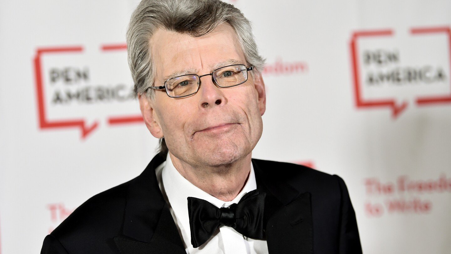stephen-king-is-the-most-banned-author-in-us-schools,-pen-report-says