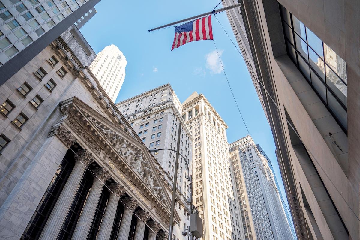 stock-market-today:-dow,-s&p-500,-nasdaq-futures-edge-up-despite-government-shutdown