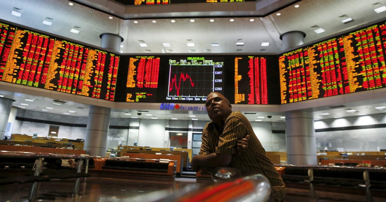 tech-leads-asia-share-rally,-gold-near-record-high-on-fed-rate-cut-bets