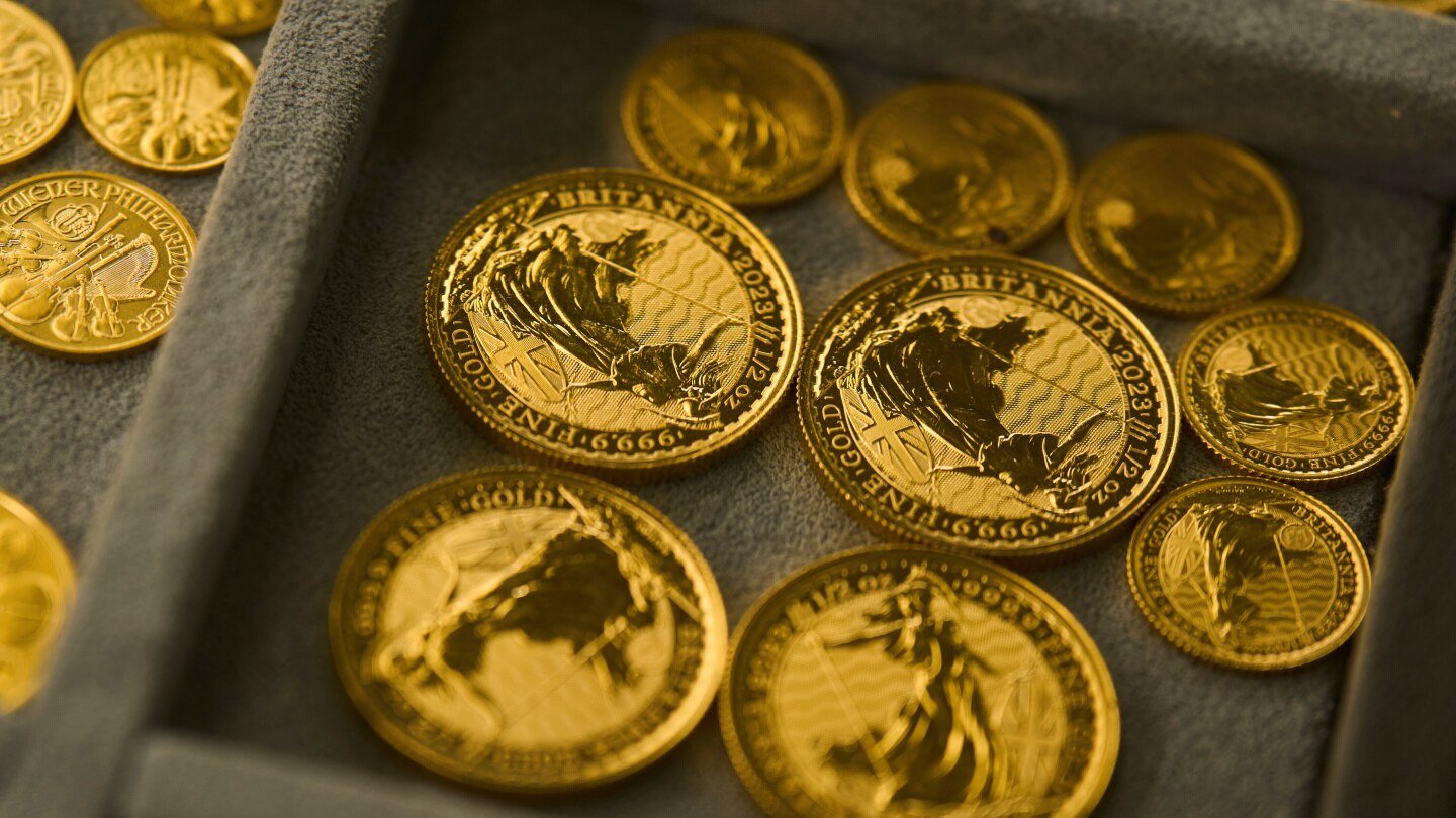 gold-prices-soar-to-new-records-amid-us-government-shutdown